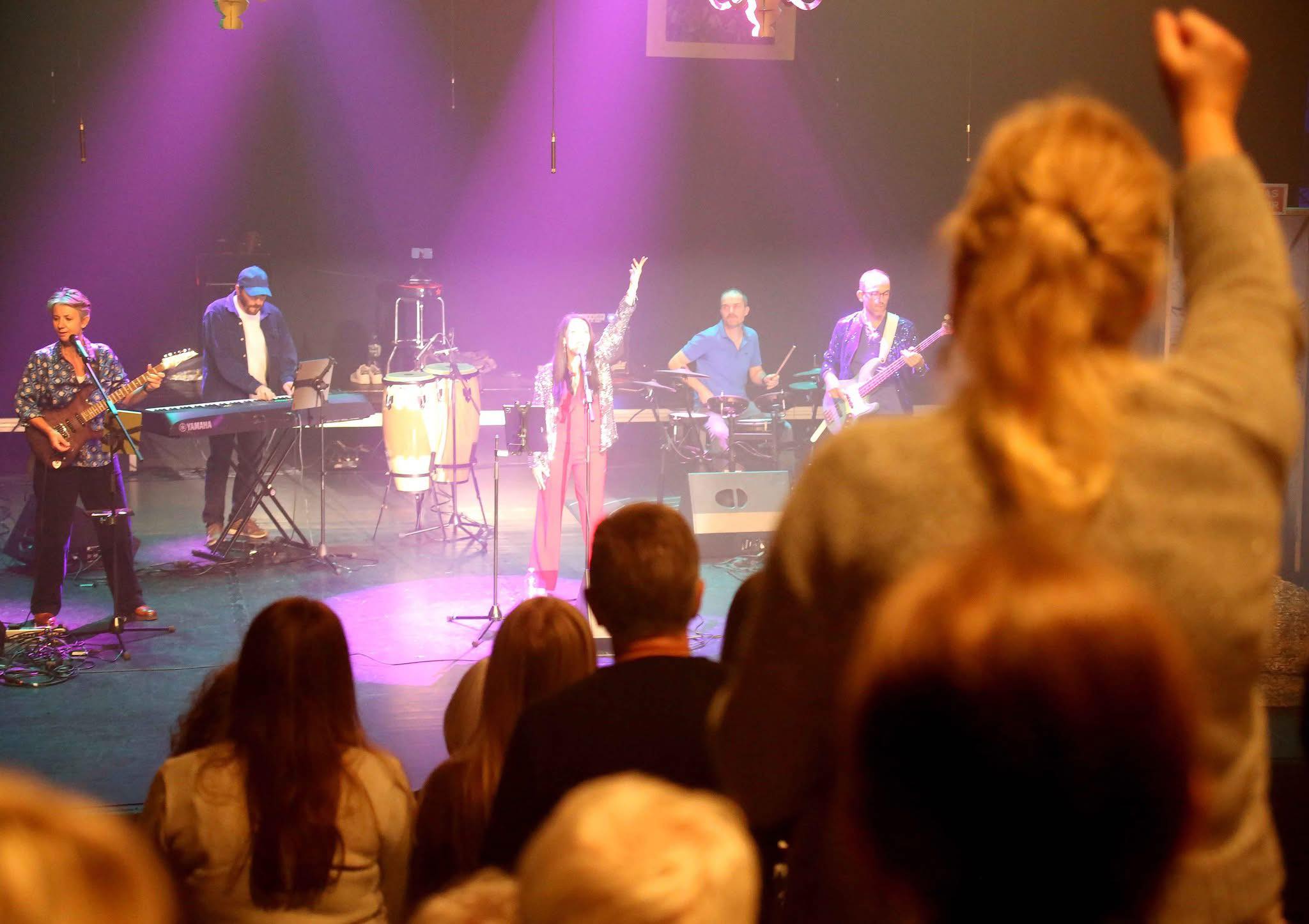 Maggie Ginger sur scène — Leers